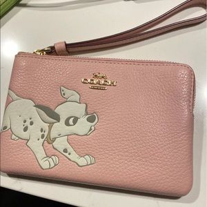 💕RARE 💕 NWT Coach Dalmatian wristlet